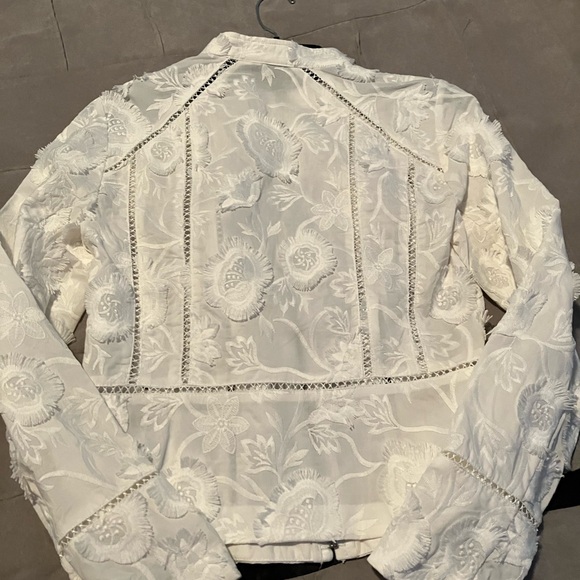 Beautiful white lace summer jacket - Picture 2 of 3